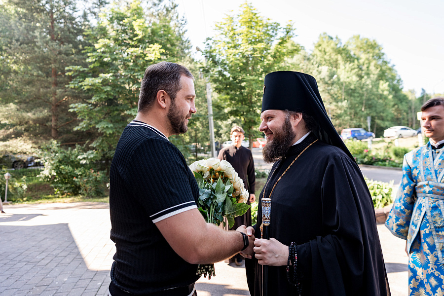 Божественная литургия в Троицком храме села Ваулово м.о. Чехов в день празднования Боголюбской иконы Божией Матери